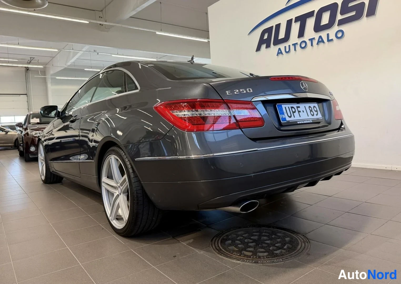 Harmaa Mercedes-Benz E 250 2010, takaviisto, kuva 5
