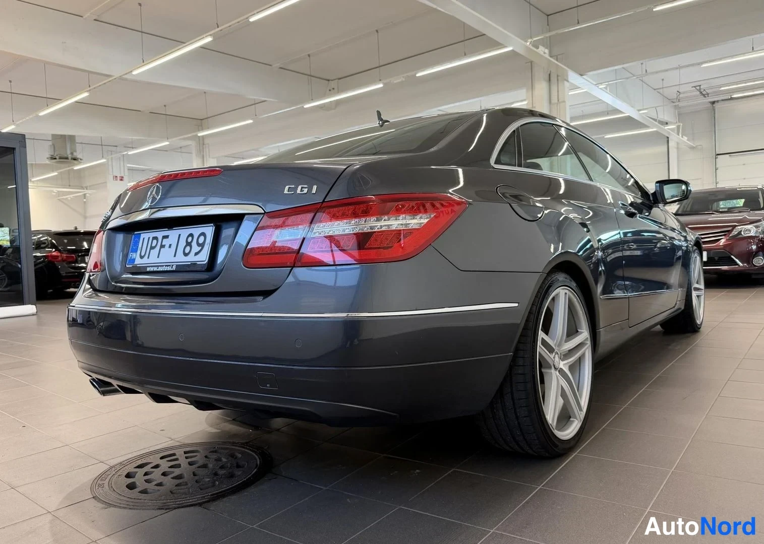 Harmaa Mercedes-Benz E 250 2010, takaviisto, kuva 4