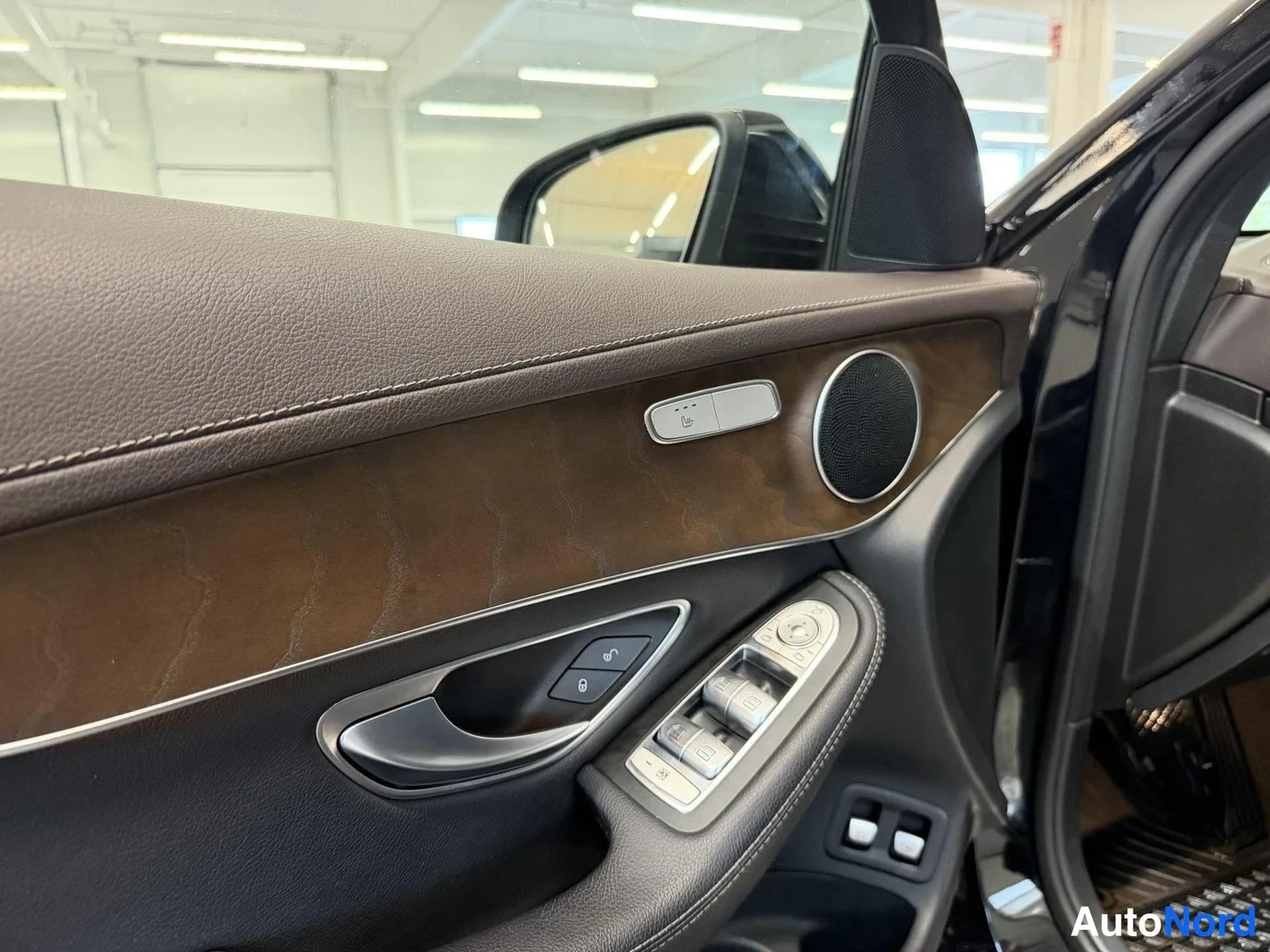 Musta Mercedes-Benz GLC 350 e 4MATIC 2017, kuva 16