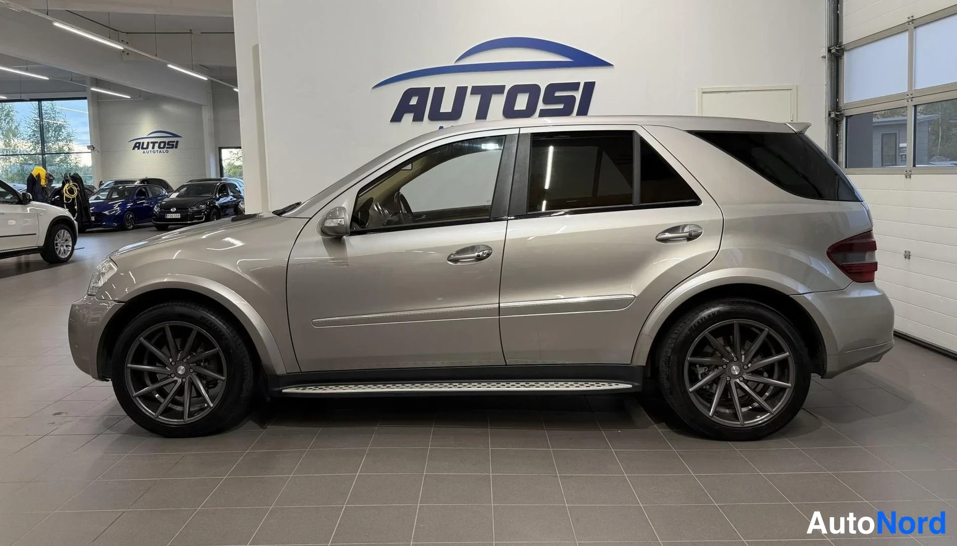 Harmaa Mercedes-Benz ML 320 CDI 4MATIC 2007, sivulta, kuva 3