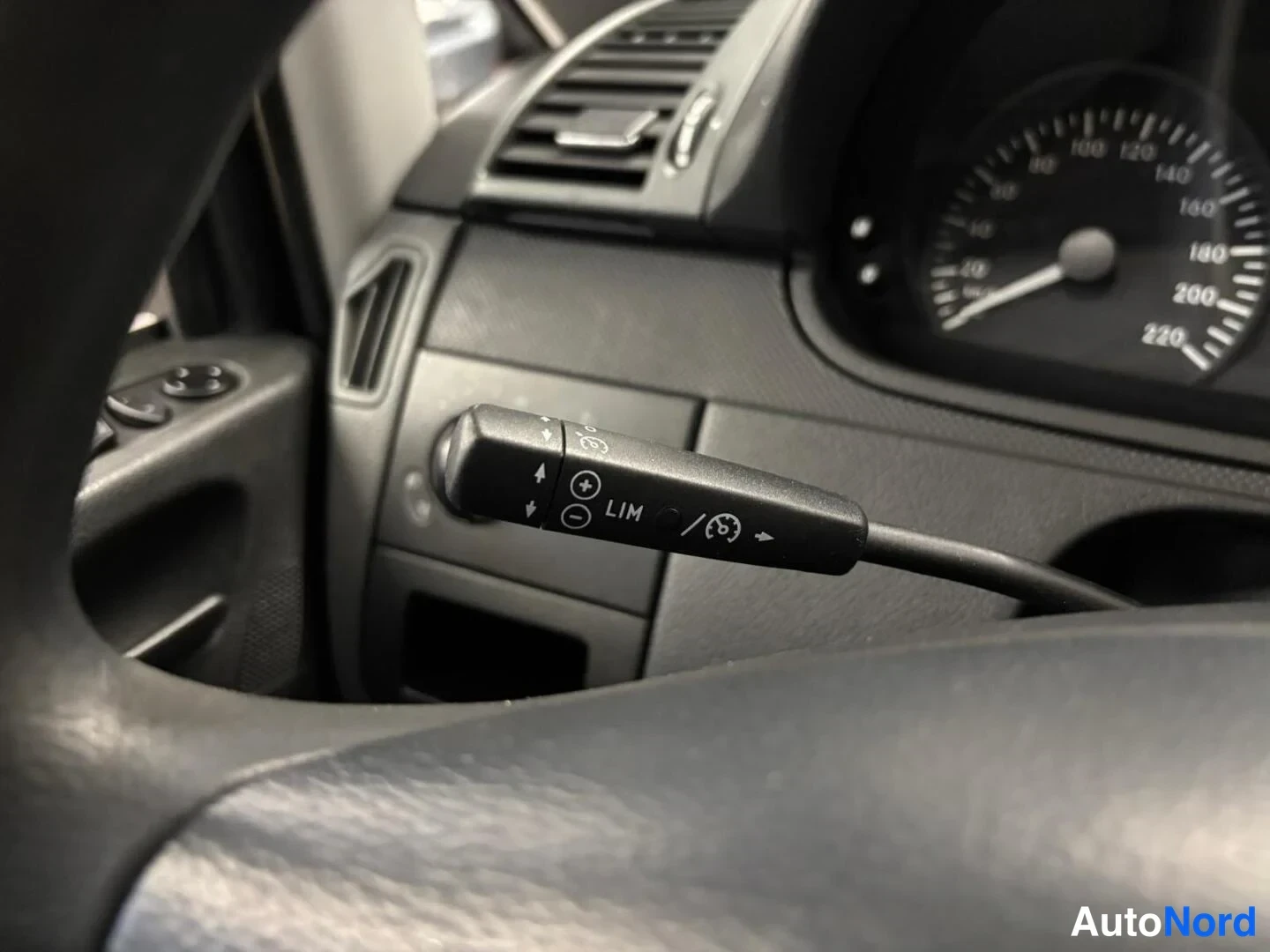 Valkoinen Mercedes-Benz Vito 113 CDI 2013, kuva 11
