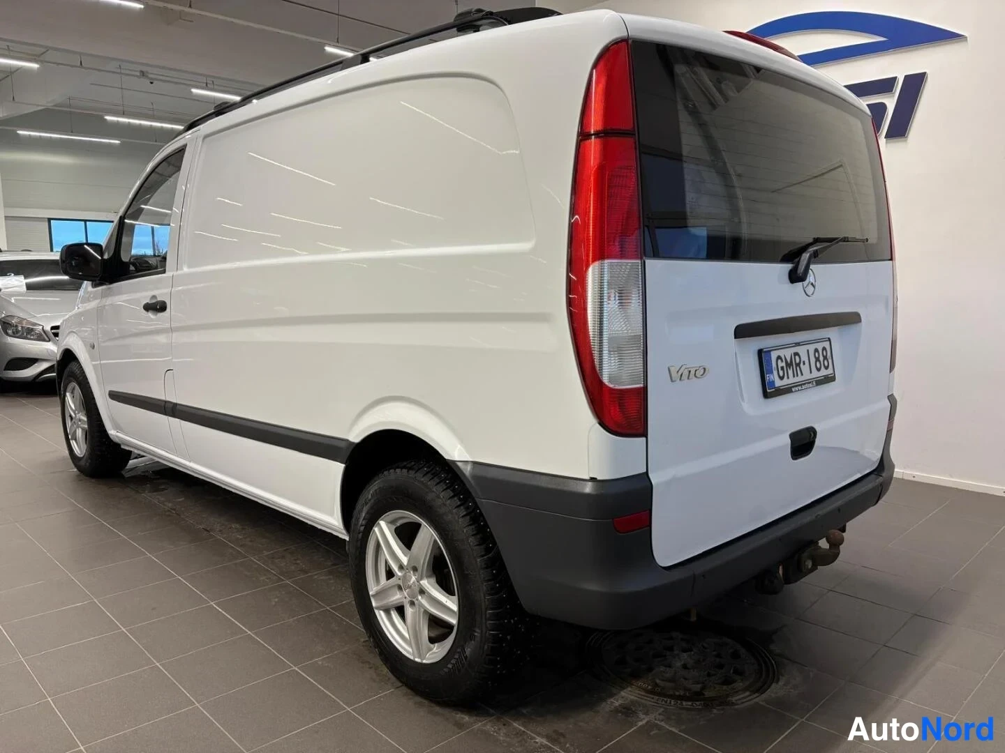Valkoinen Mercedes-Benz Vito 113 CDI 2013, takaviisto, kuva 5