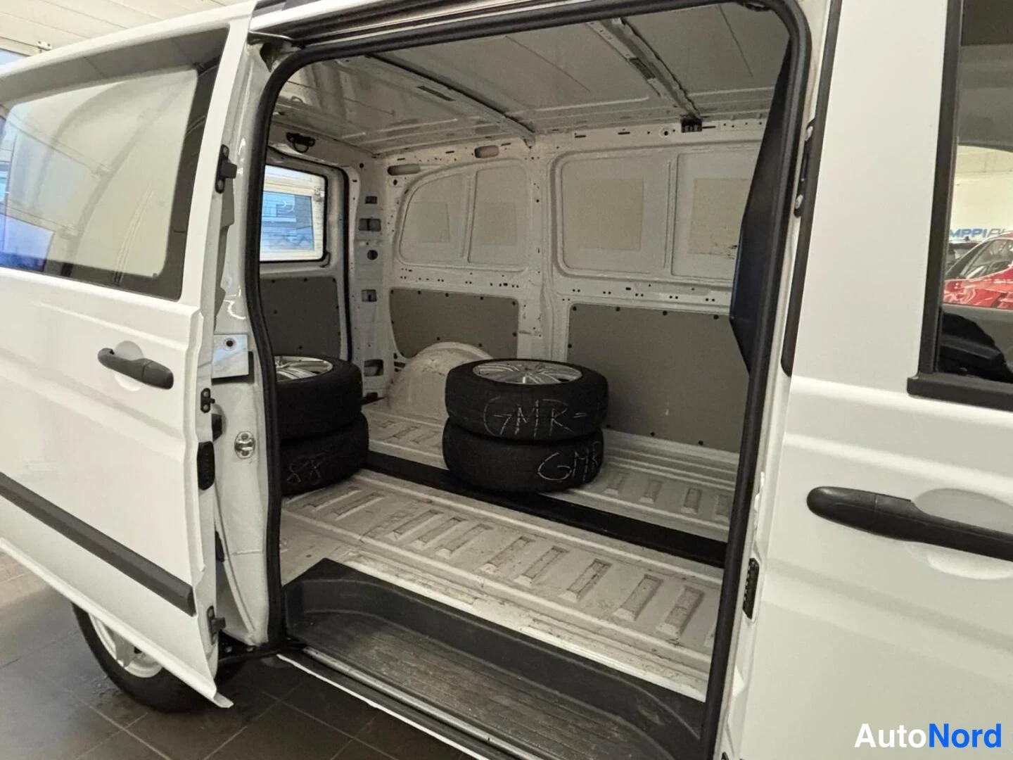 Valkoinen Mercedes-Benz Vito 113 CDI 2013, kuva 9