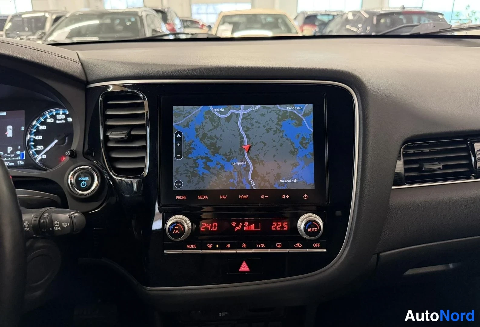 Punainen Mitsubishi Outlander PHEV 2020, kuva 18