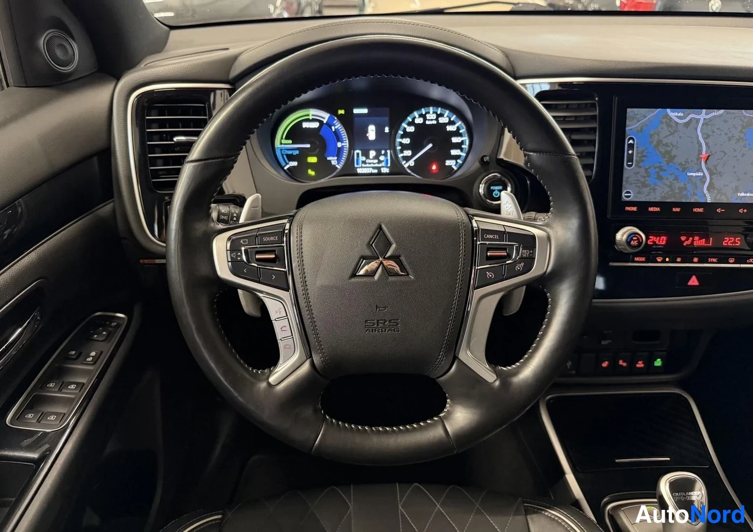 Punainen Mitsubishi Outlander PHEV 2020, kuva 19