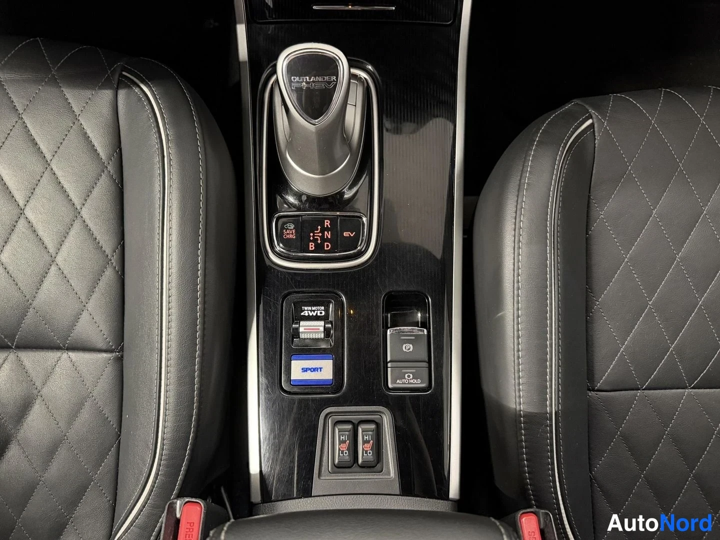 Punainen Mitsubishi Outlander PHEV 2020, kuva 20
