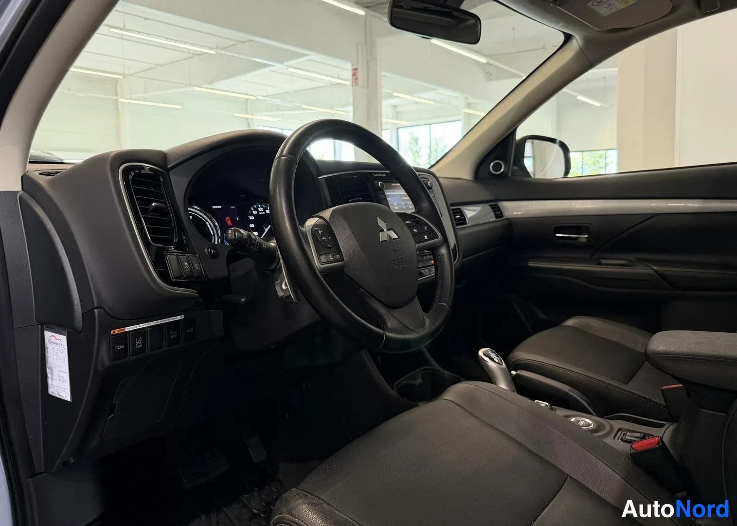 Sininen Mitsubishi Outlander PHEV 2014, kuva 14