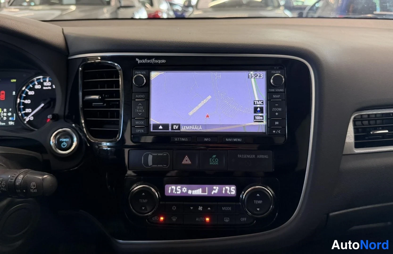 Sininen Mitsubishi Outlander PHEV 2014, kuva 17