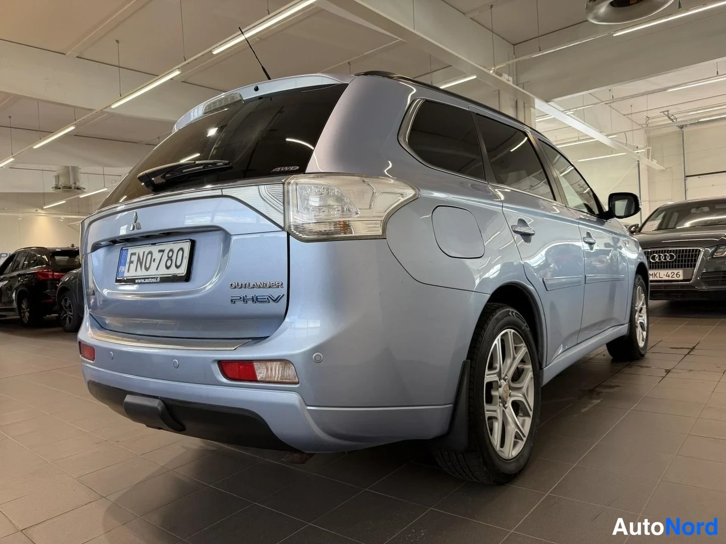Sininen Mitsubishi Outlander PHEV 2014, takaviisto, kuva 5