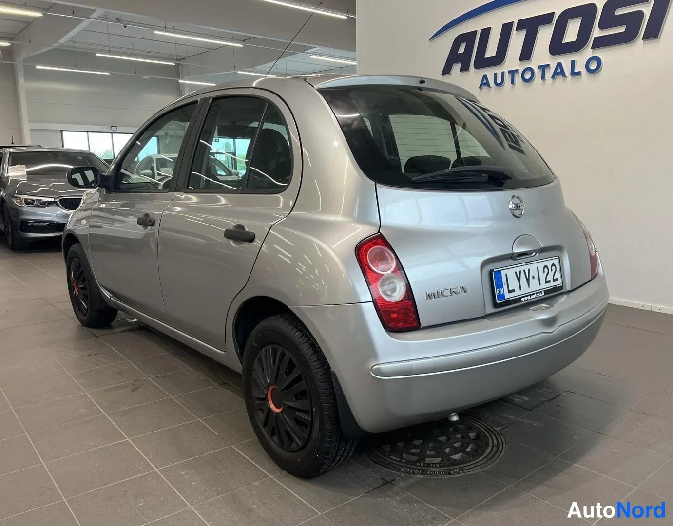 Hopea Nissan Micra 2010, takaviisto, kuva 4