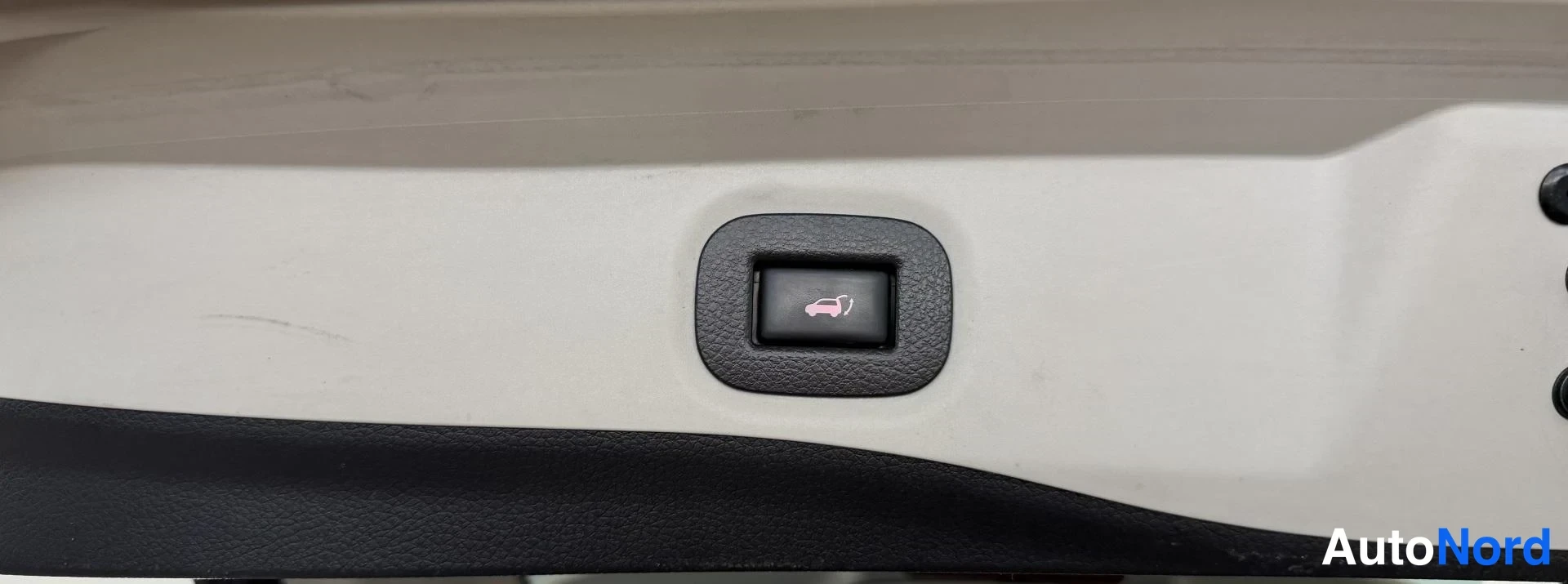 Valkoinen Nissan X-Trail 2018, kuva 14