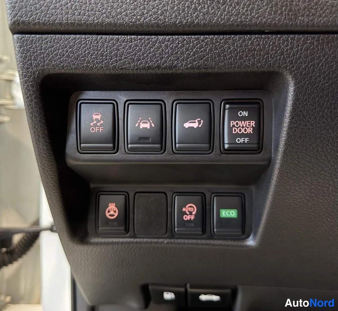 Valkoinen Nissan X-Trail 2018, kuva 16