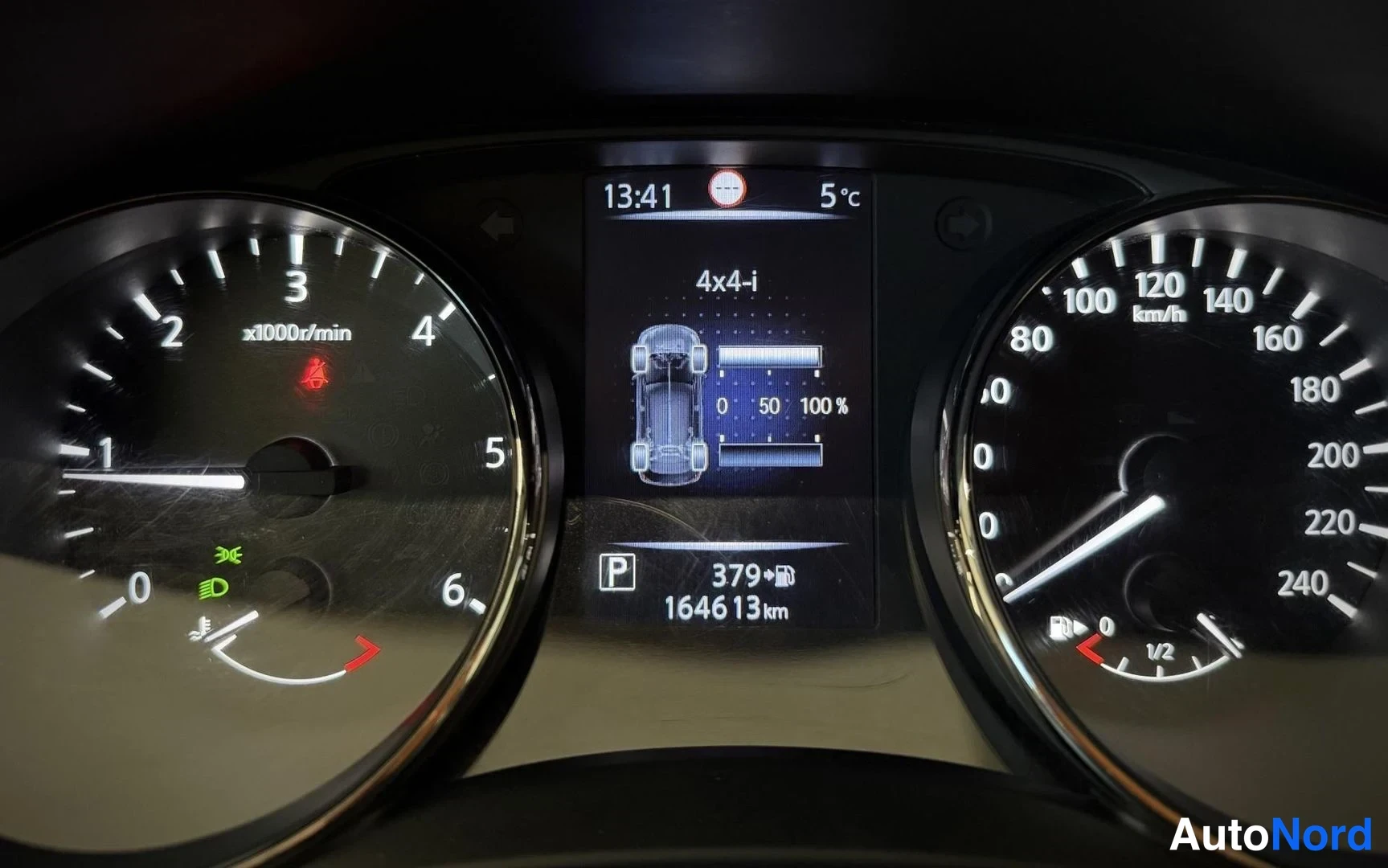 Valkoinen Nissan X-Trail 2018, kuva 18