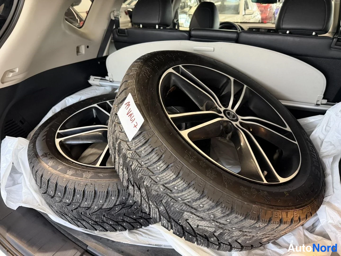 Valkoinen Nissan X-Trail 2018, kuva 13