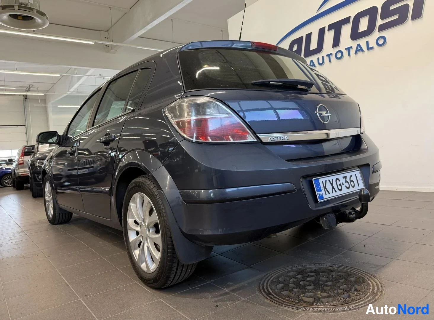 Harmaa Opel Astra 2008, takaviisto, kuva 4