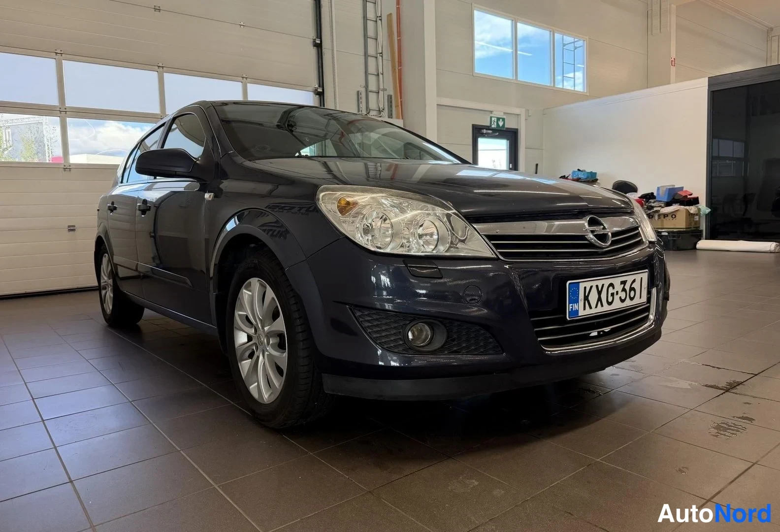 Harmaa Opel Astra 2008, etuviisto, keula oikealle, kuva 3