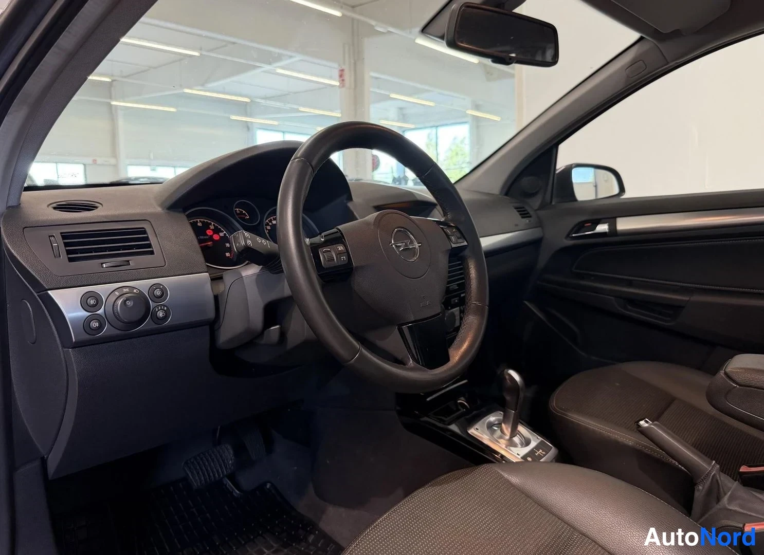 Harmaa Opel Astra 2008, kuva 7