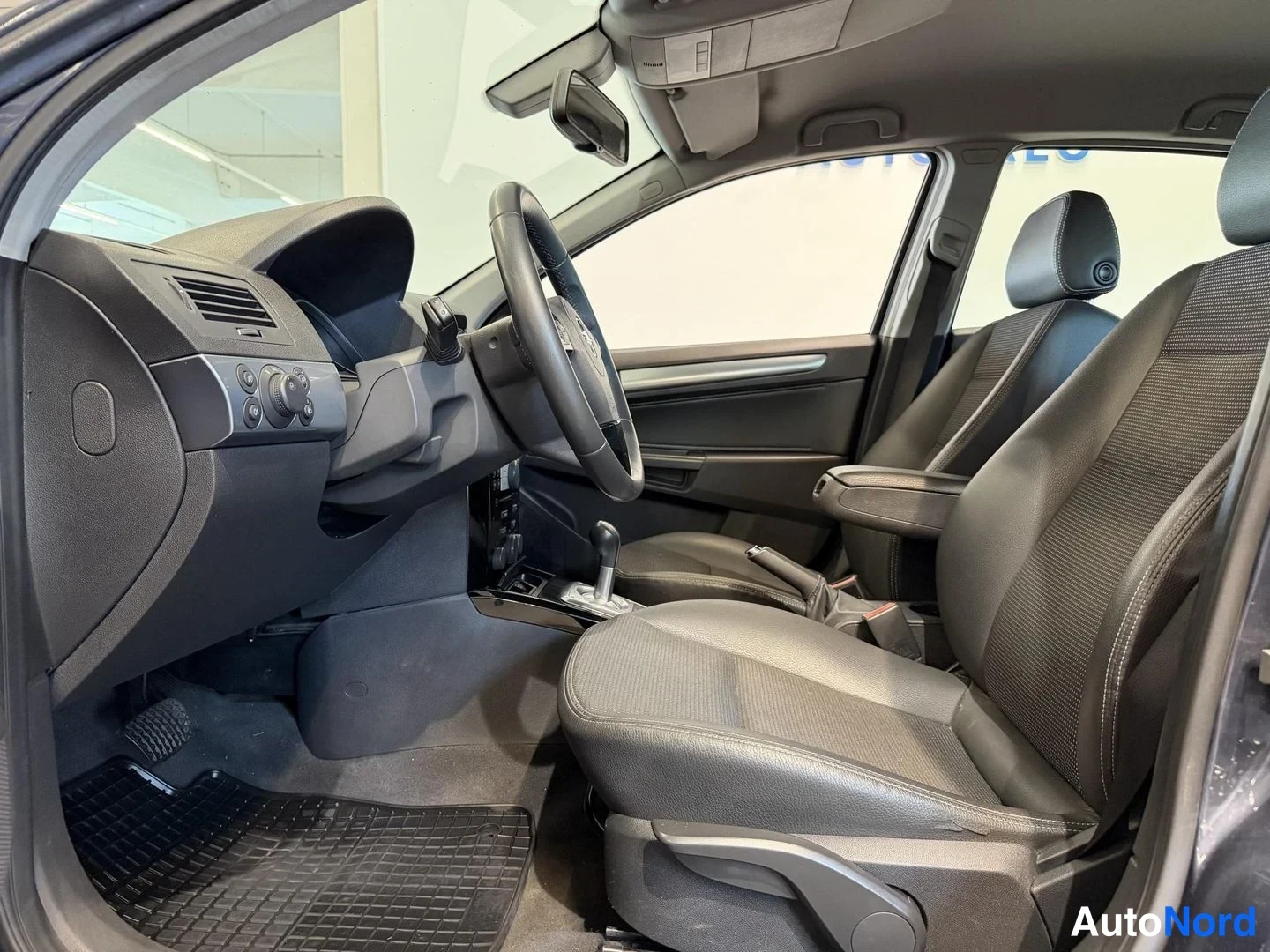 Harmaa Opel Astra 2008, kuva 8