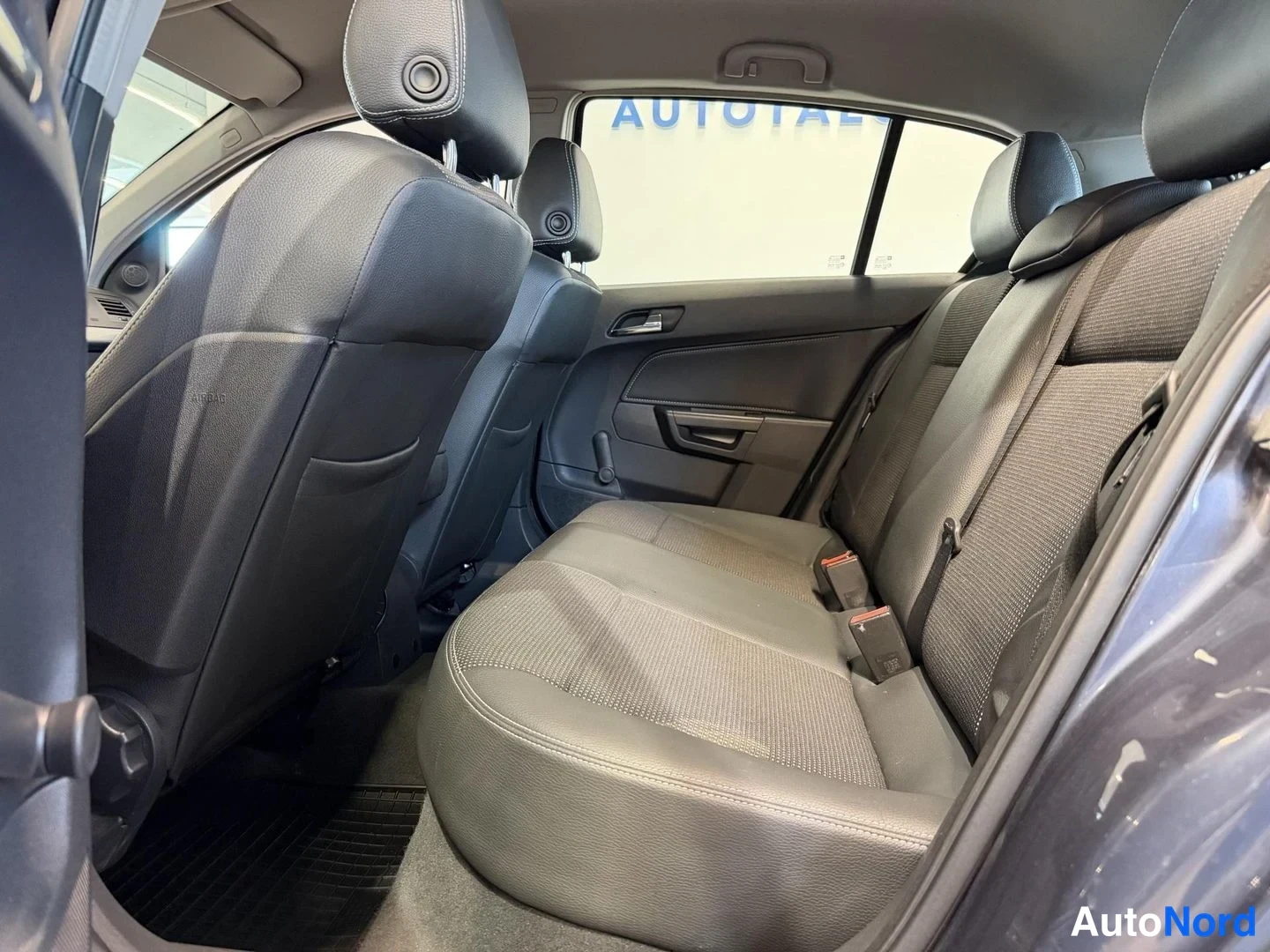 Harmaa Opel Astra 2008, kuva 9