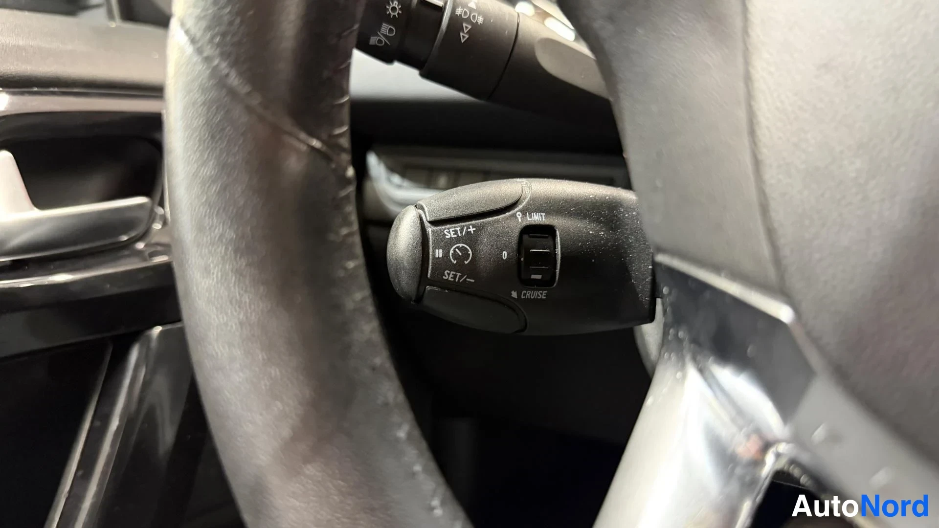 Musta Peugeot 208 2014, kuva 11