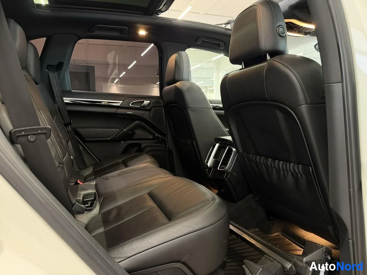 Valkoinen Porsche Cayenne 2012, kuva 14