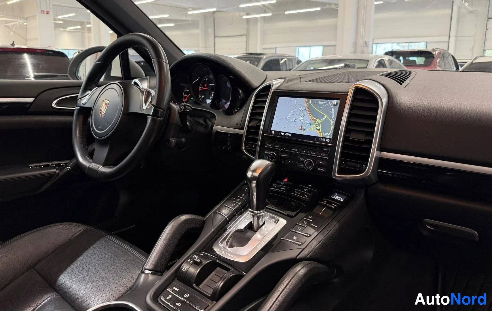 Valkoinen Porsche Cayenne 2012, kuva 15