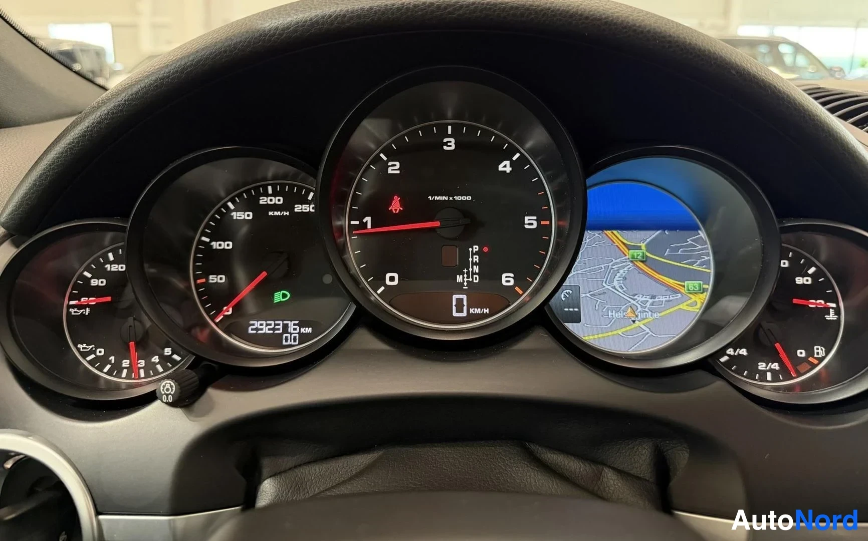 Valkoinen Porsche Cayenne 2012, kuva 20