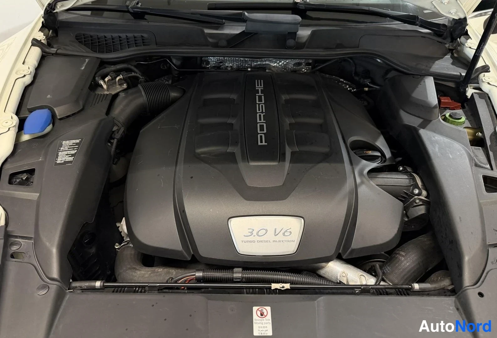 Valkoinen Porsche Cayenne 2012, kuva 25