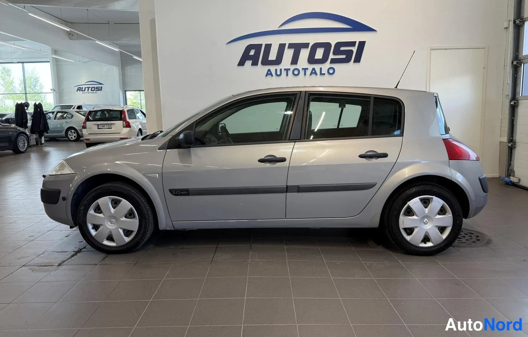 Harmaa Renault Megane 2004, sivulta, kuva 5