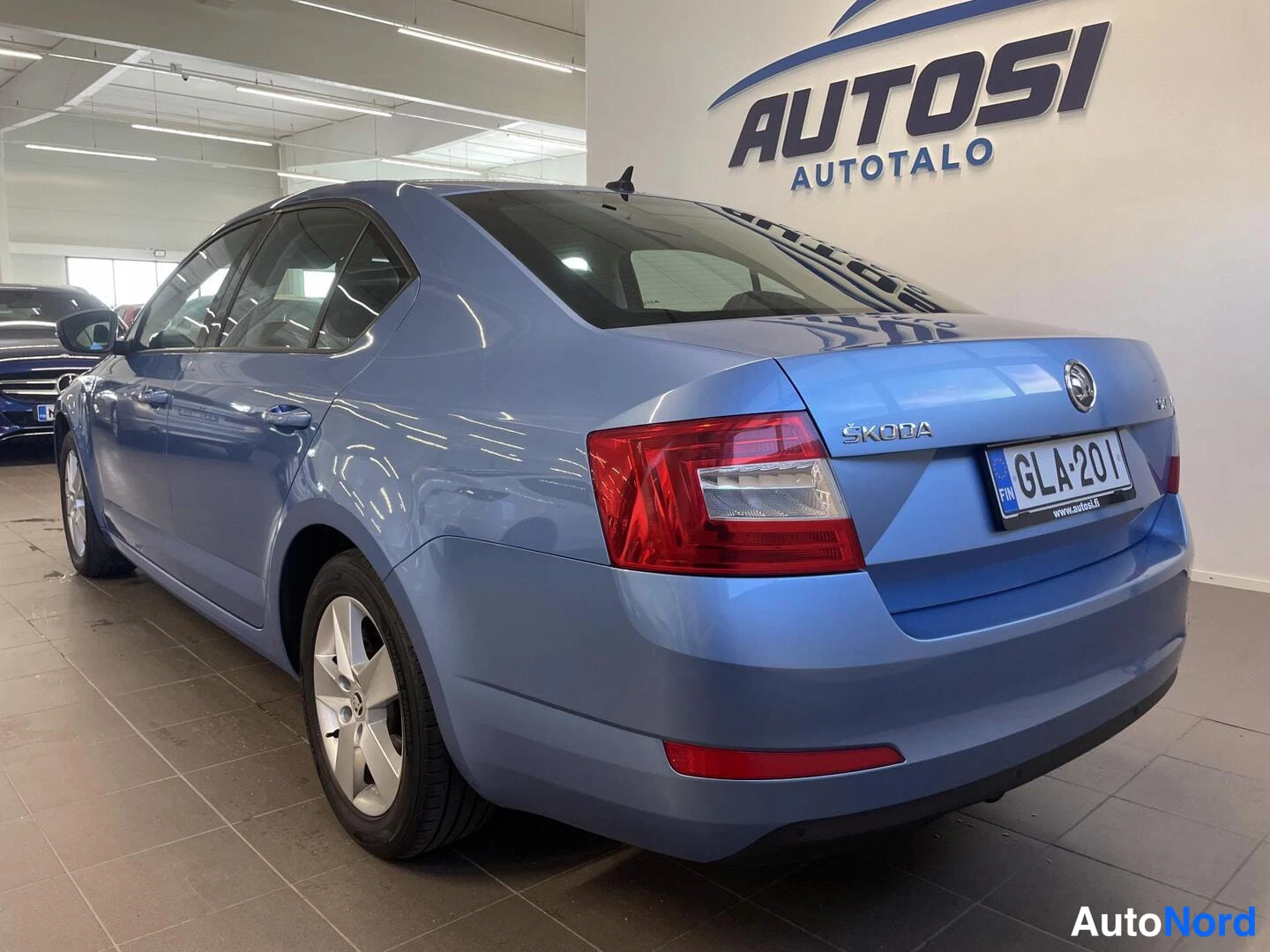Sininen Skoda Octavia 2014, takaviisto, kuva 5