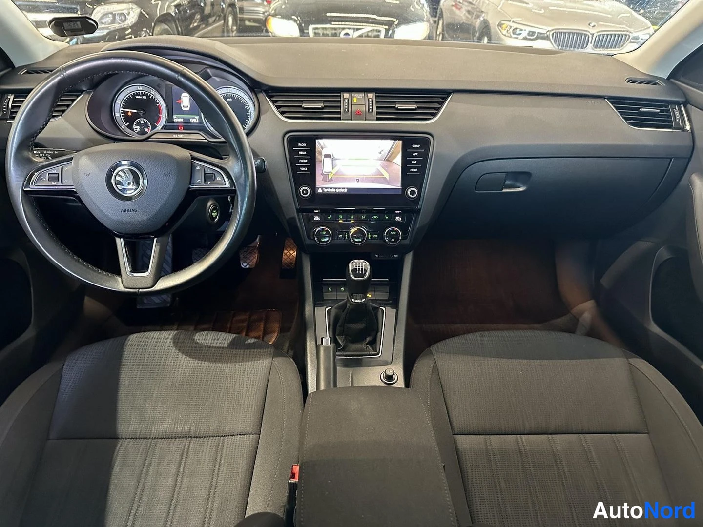 Harmaa Skoda Octavia 2018, kuva 13