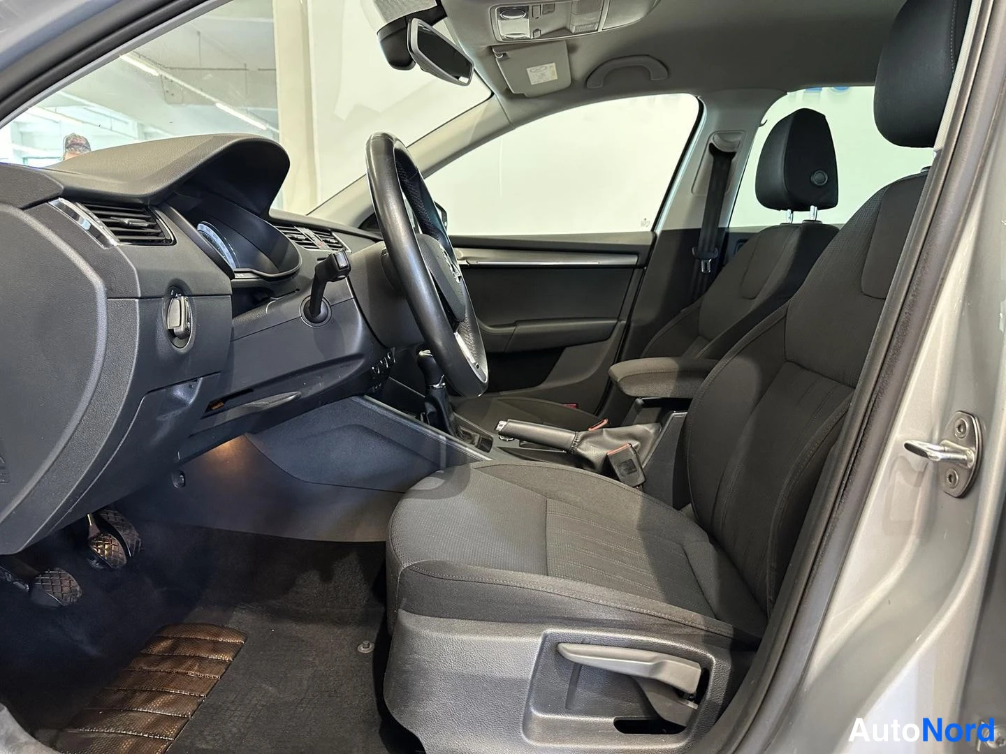 Harmaa Skoda Octavia 2018, kuva 6