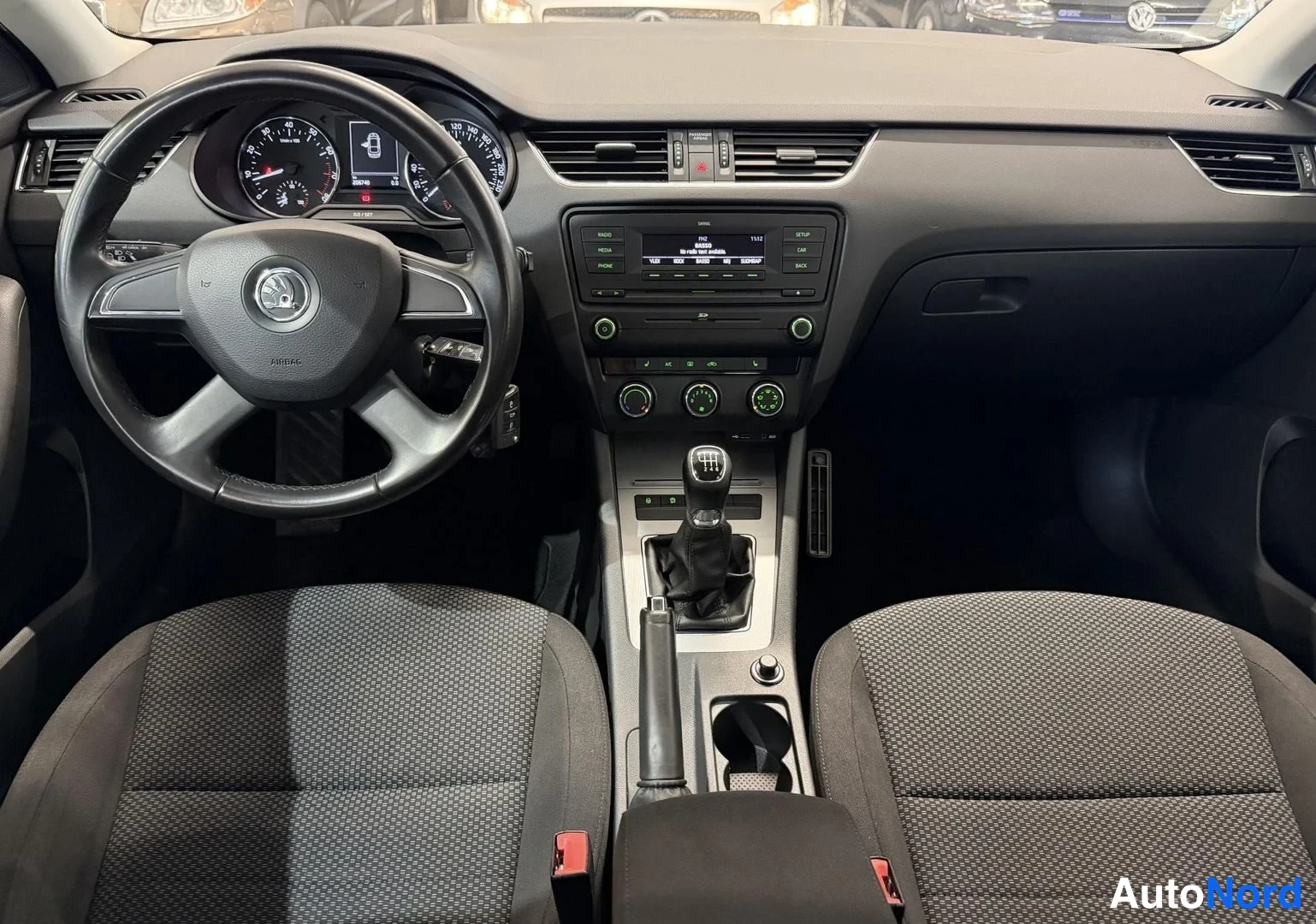 Valkoinen Skoda Octavia 2013, kuva 7