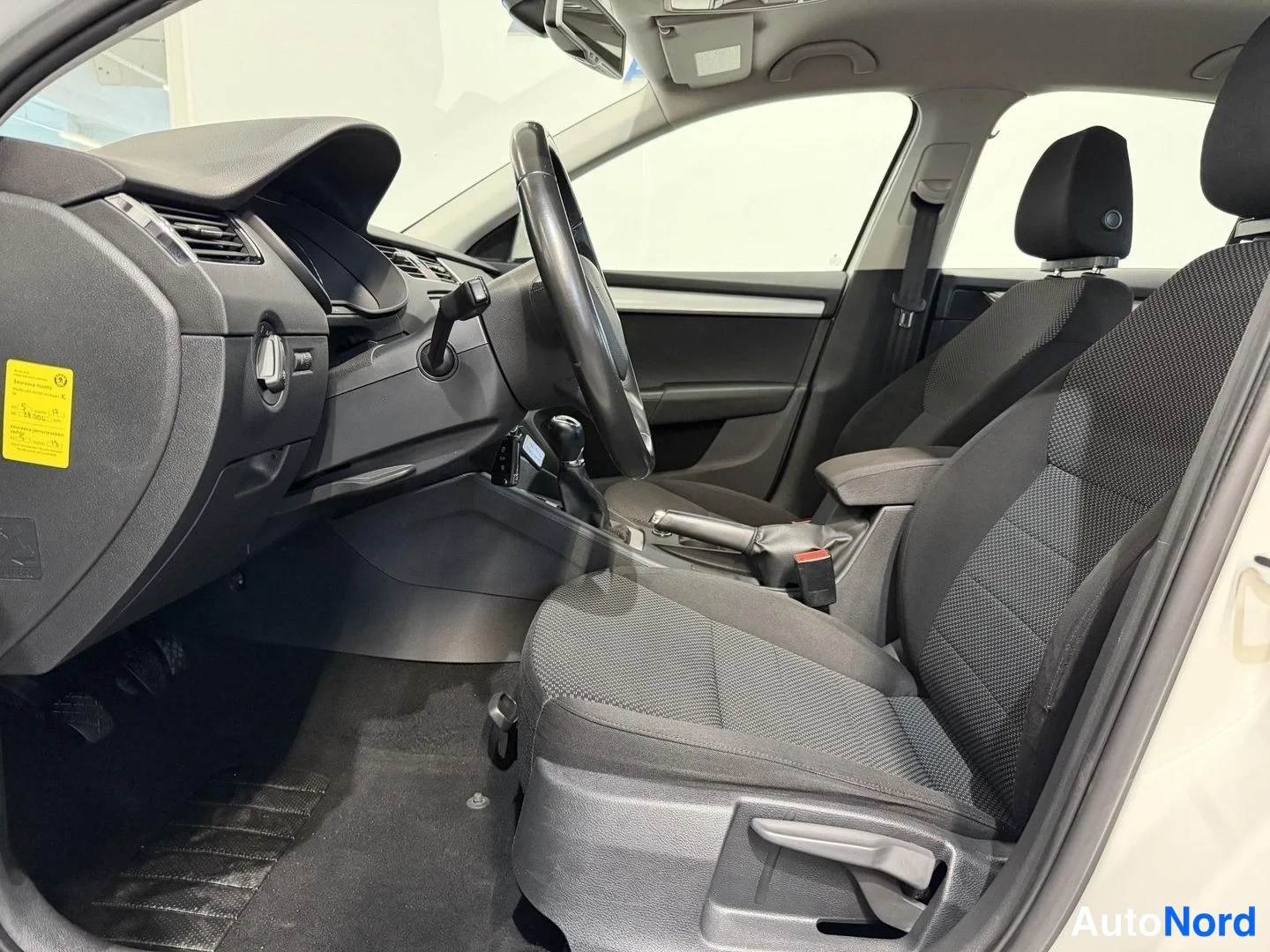 Valkoinen Skoda Octavia 2013, kuva 8
