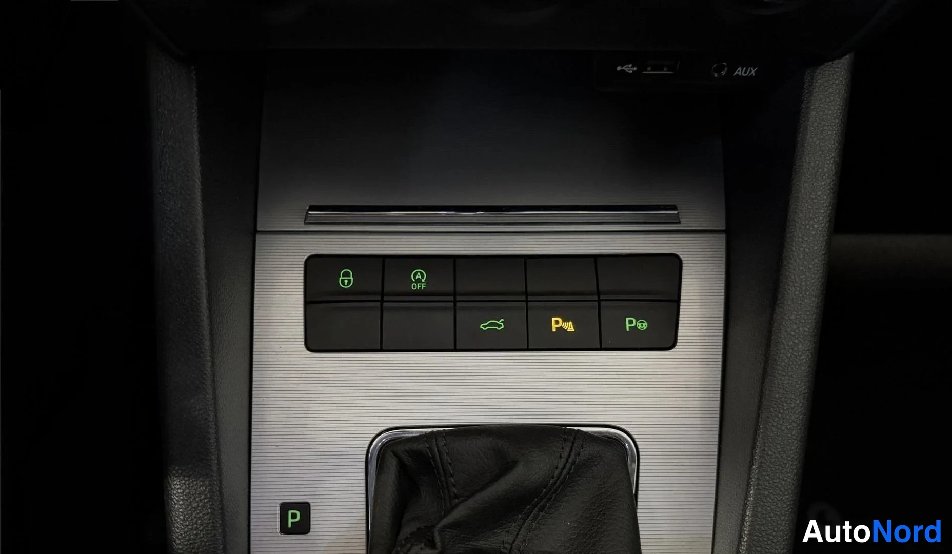 Punainen Skoda Octavia 2015, kuva 13