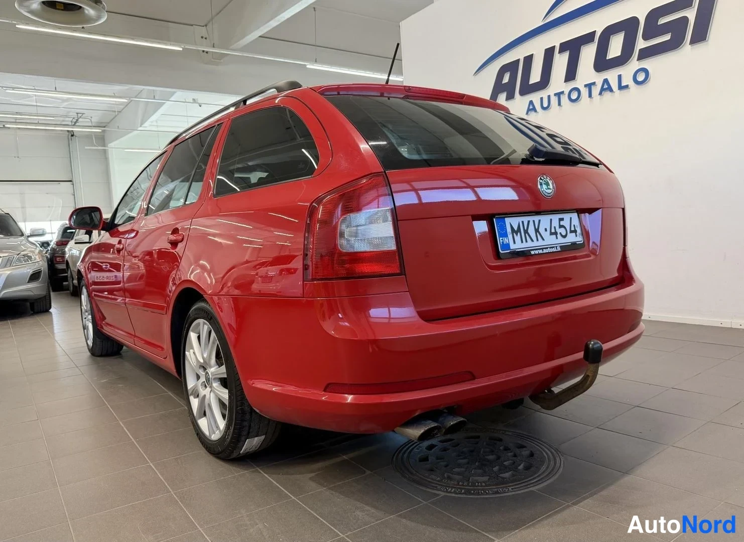 Punainen Skoda Octavia 2011, takaviisto, kuva 5