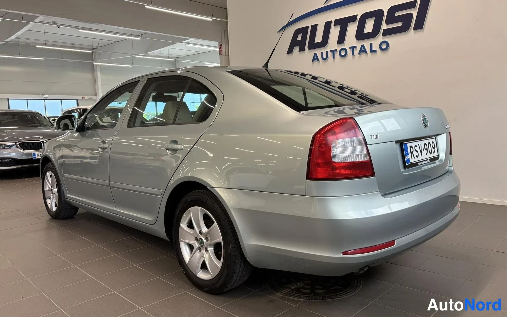 Vihreä Skoda Octavia 2011, takaviisto, kuva 7