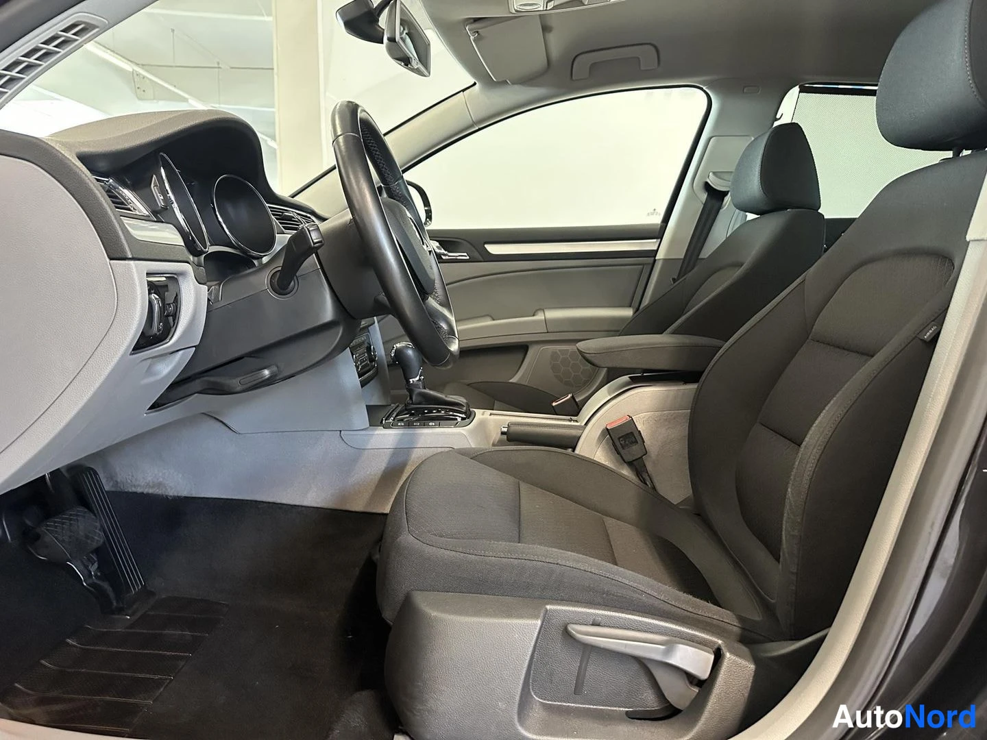 Musta Skoda Superb 2014, kuva 7