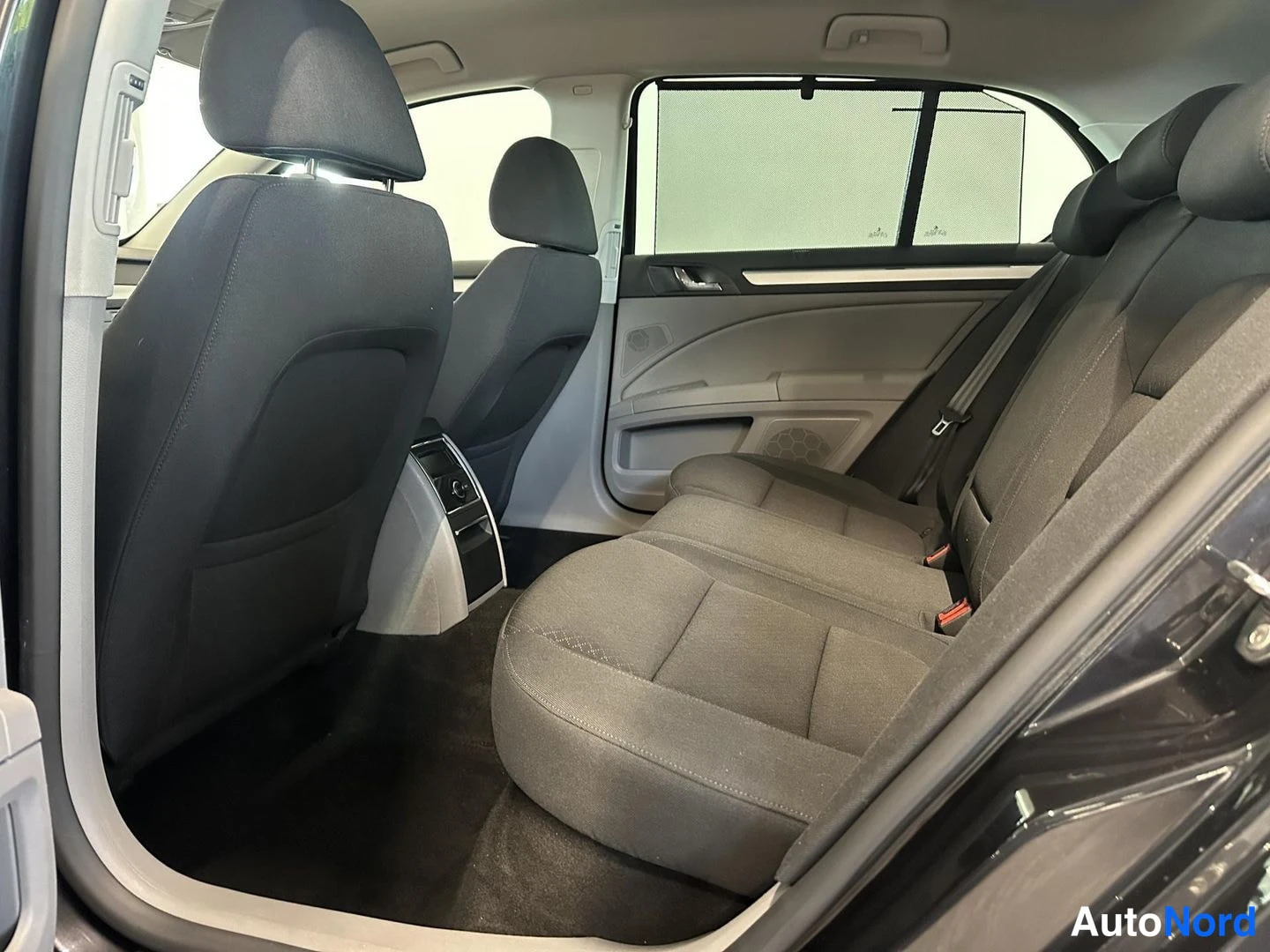 Musta Skoda Superb 2014, kuva 8