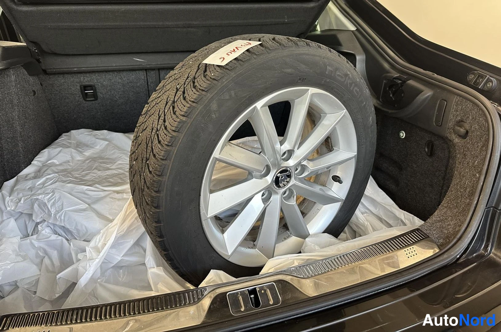 Musta Skoda Superb 2014, kuva 10