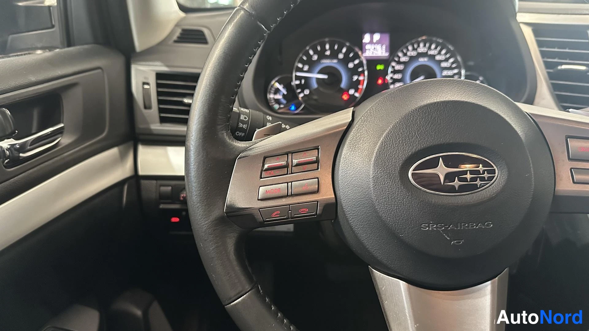 Sininen Subaru Legacy 2011, kuva 15