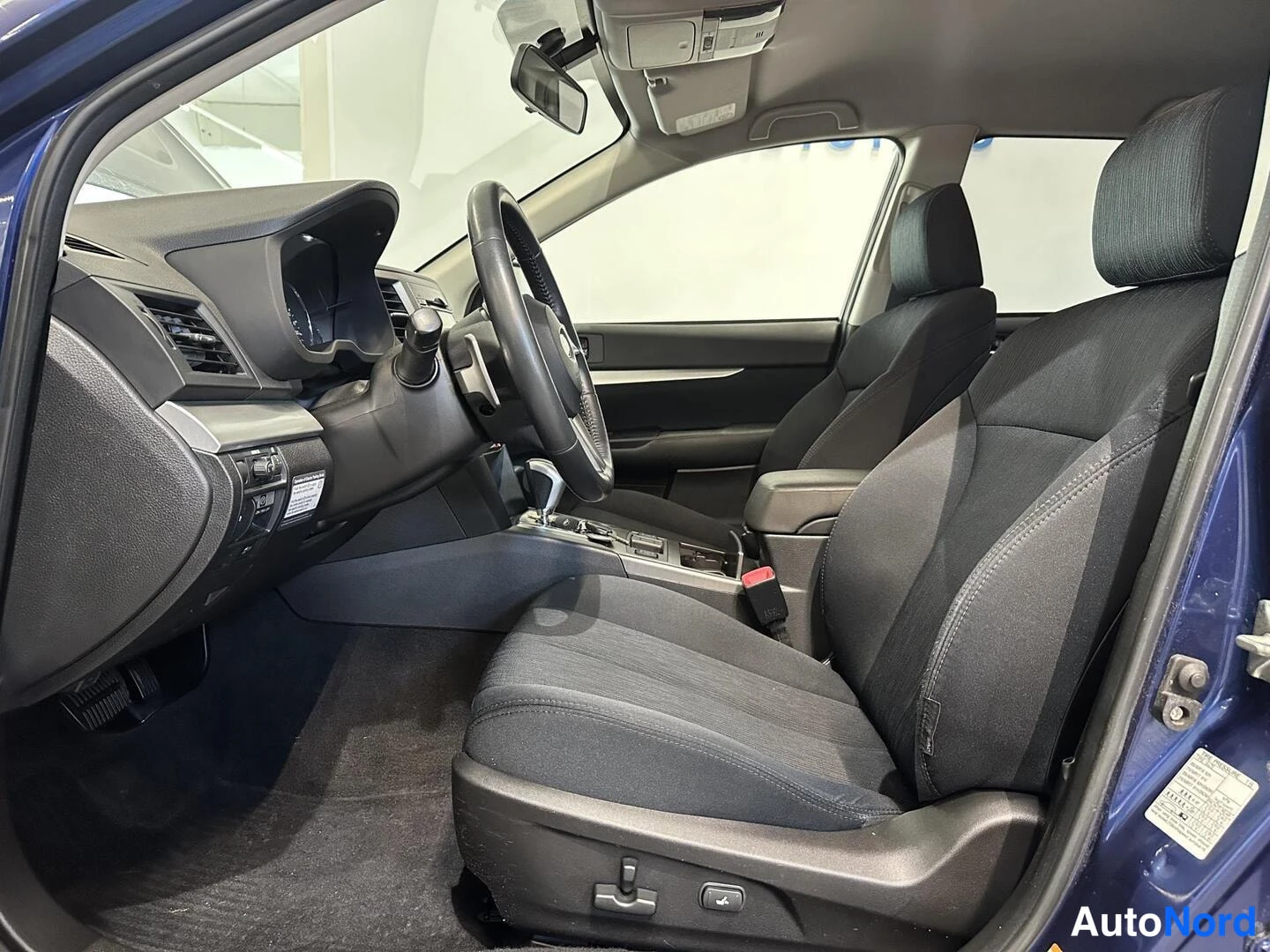 Sininen Subaru Legacy 2011, kuva 7