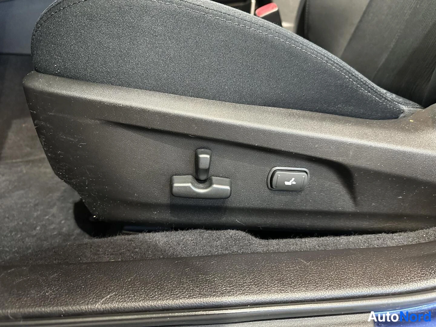Sininen Subaru Legacy 2011, kuva 8