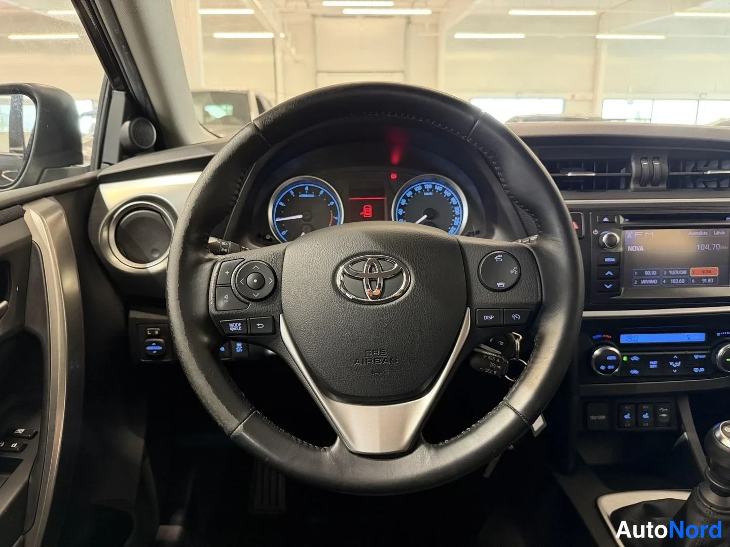 Musta Toyota Auris 2013, kuva 13