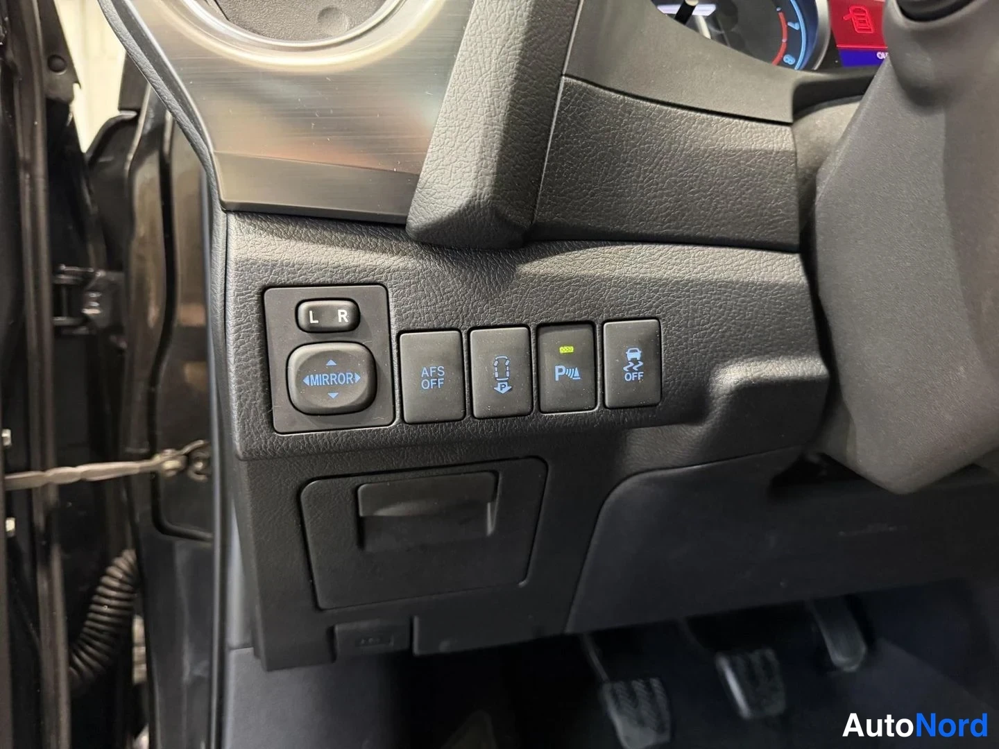 Musta Toyota Auris 2013, kuva 14