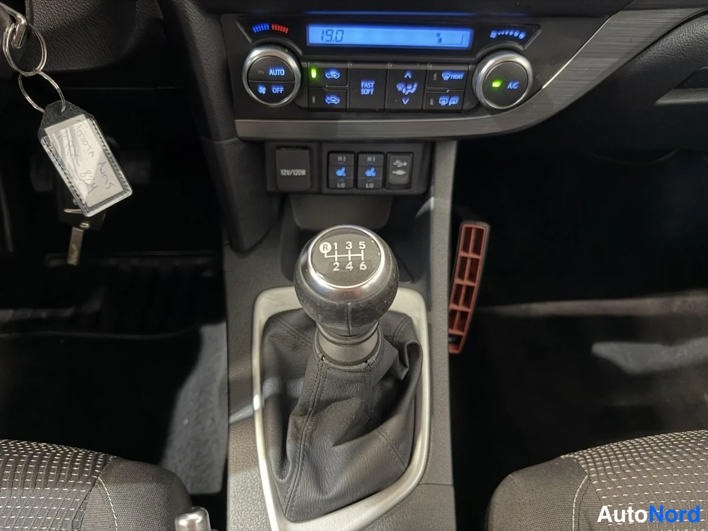 Musta Toyota Auris 2013, kuva 15