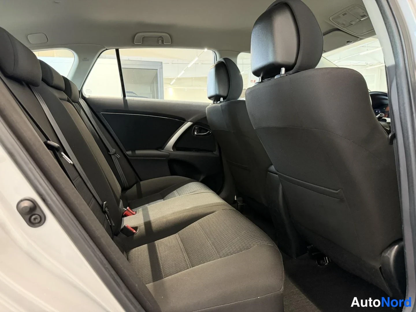 Hopea Toyota Avensis 2013, kuva 11