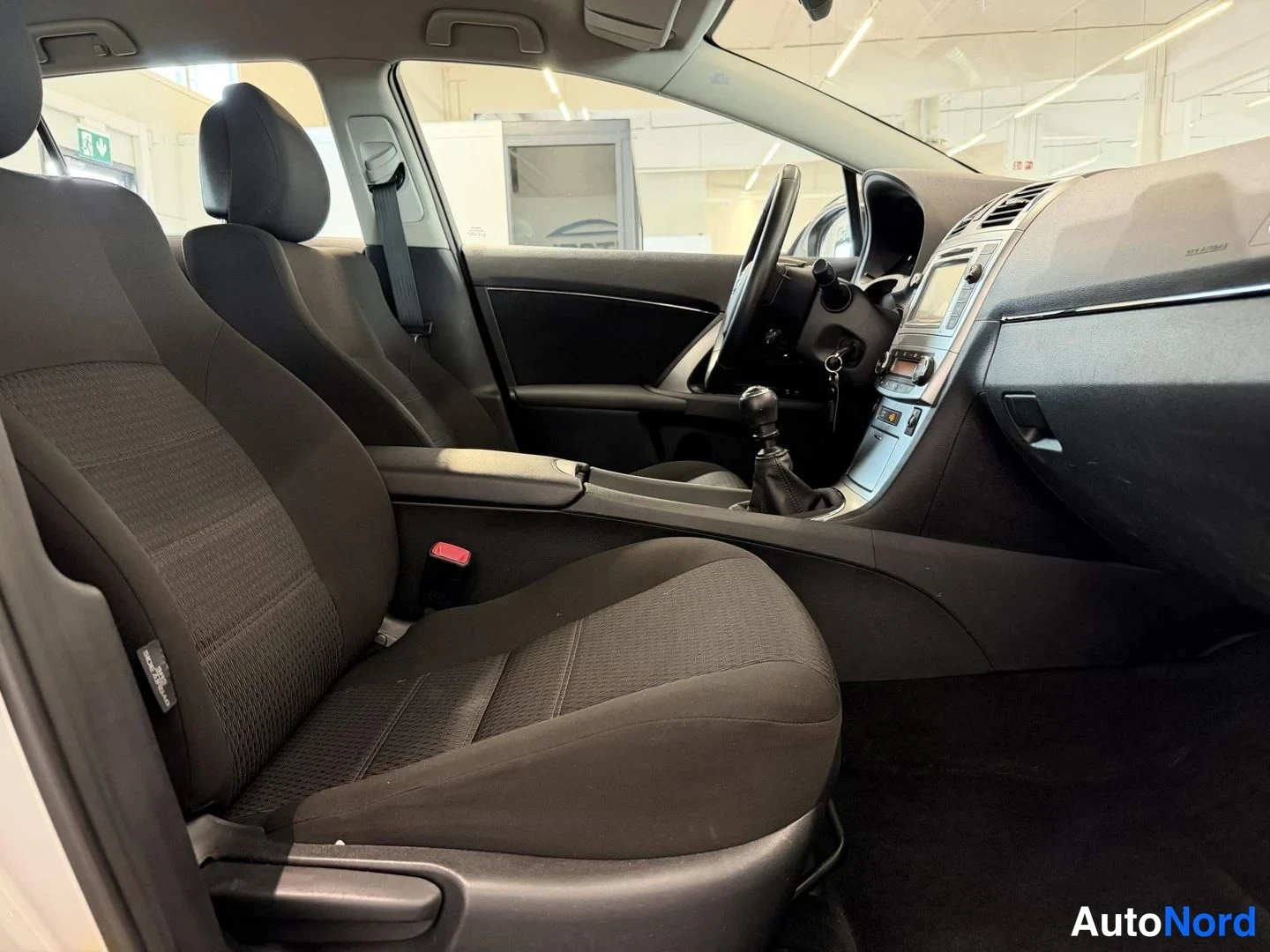 Hopea Toyota Avensis 2013, kuva 12