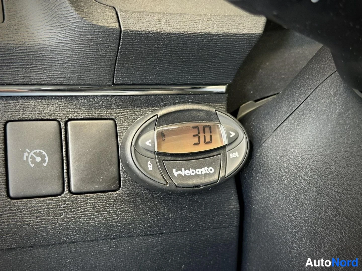 Hopea Toyota Avensis 2013, kuva 15