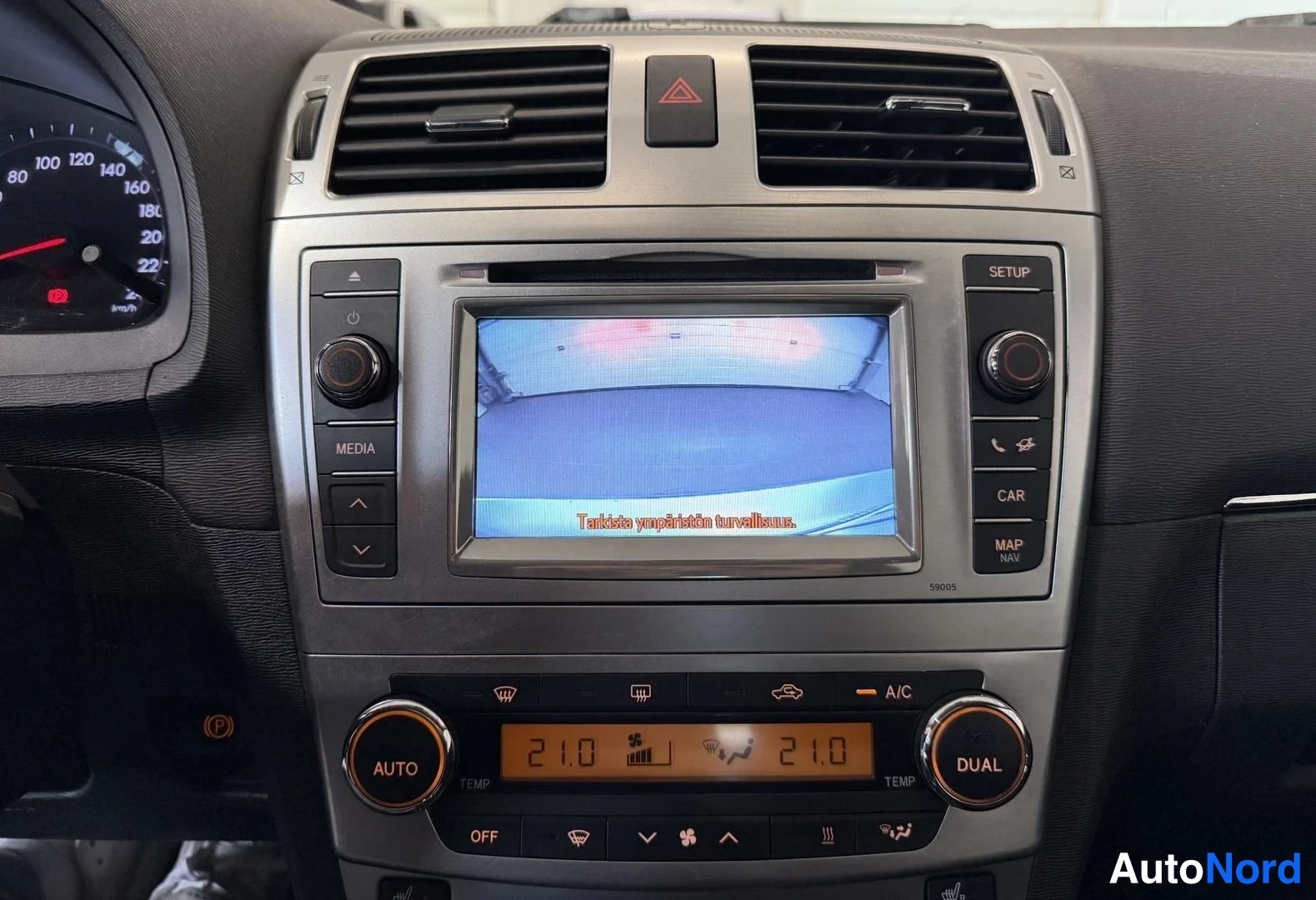 Hopea Toyota Avensis 2013, kuva 17